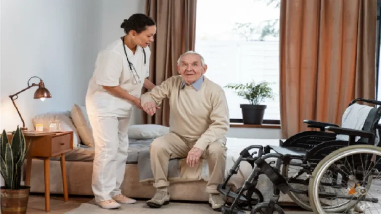 How Personalized Care Plans Improve Quality of Life in Assisted Living